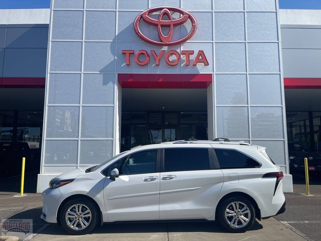 2024 Toyota Sienna Platinum — Minivan — 16,000 mi — Portland, OR