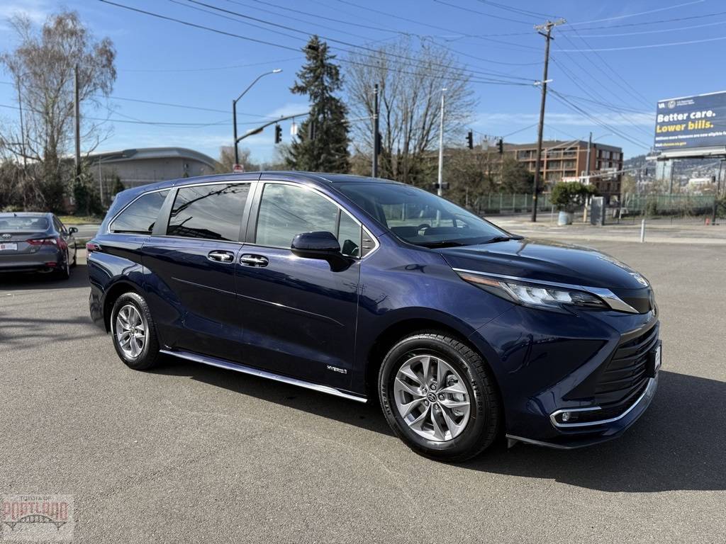 2021 Toyota Sienna XLE — Minivan — 71,921 mi — Portland, OR