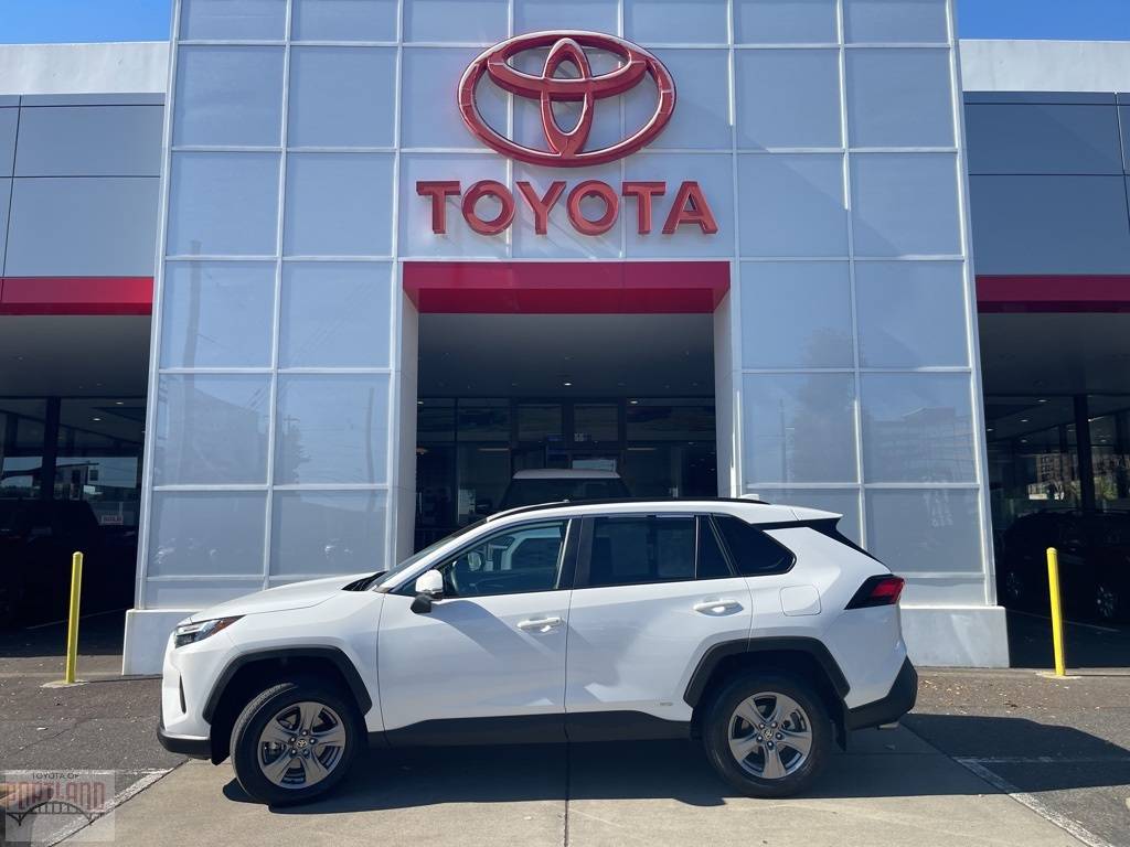 2024 Toyota RAV4 Hybrid XLE — SUV — 5,724 mi — Portland, OR