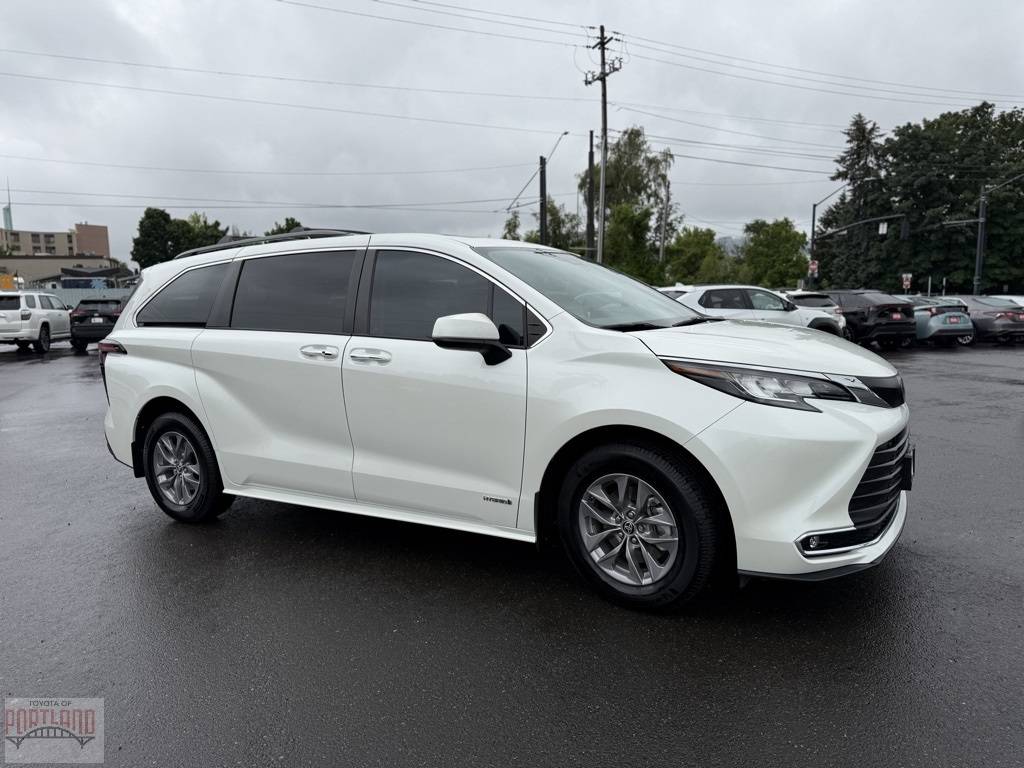 2021 Toyota Sienna XLE — Minivan — 37,883 mi — Portland, OR