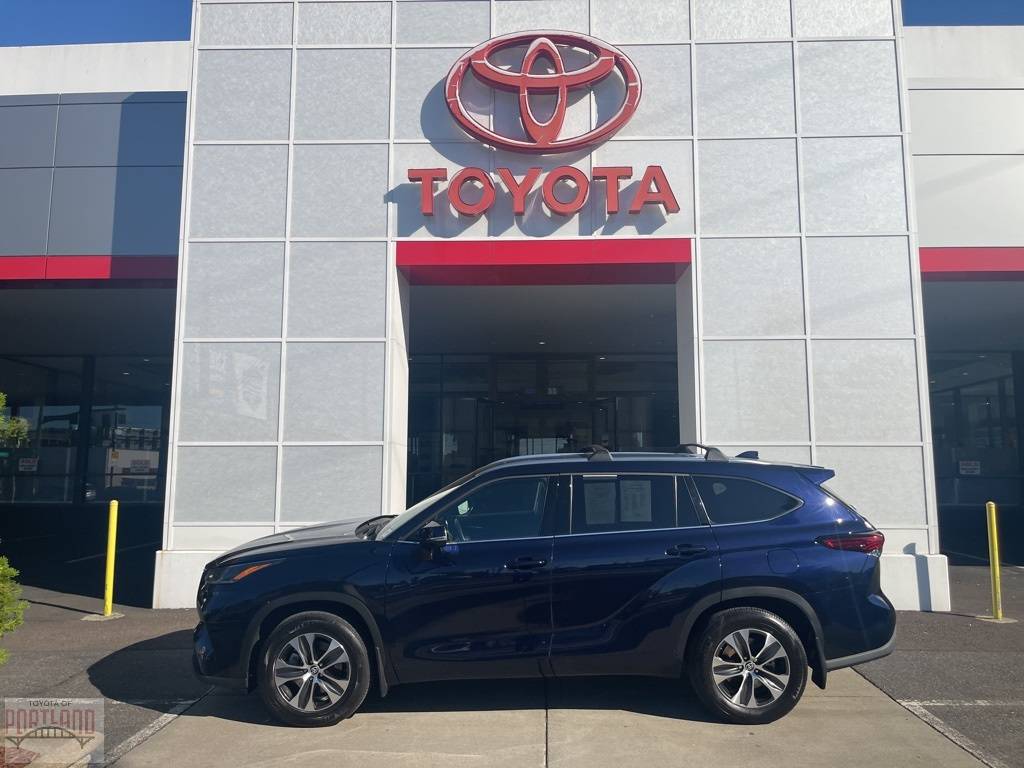 2021 Toyota Highlander XLE — SUV — 21,184 mi — Portland, OR