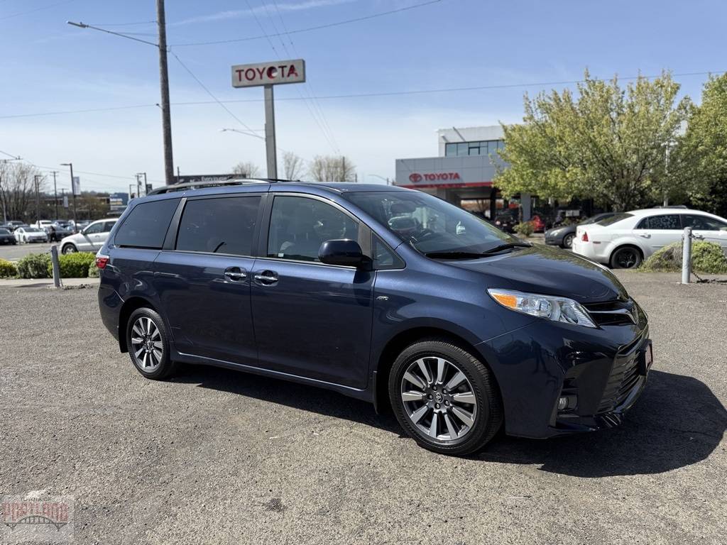 2019 Toyota Sienna XLE — Minivan — 11,306 mi — Portland, OR