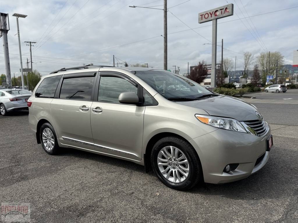 2015 Toyota Sienna XLE — Minivan — 125,714 mi — Portland, OR