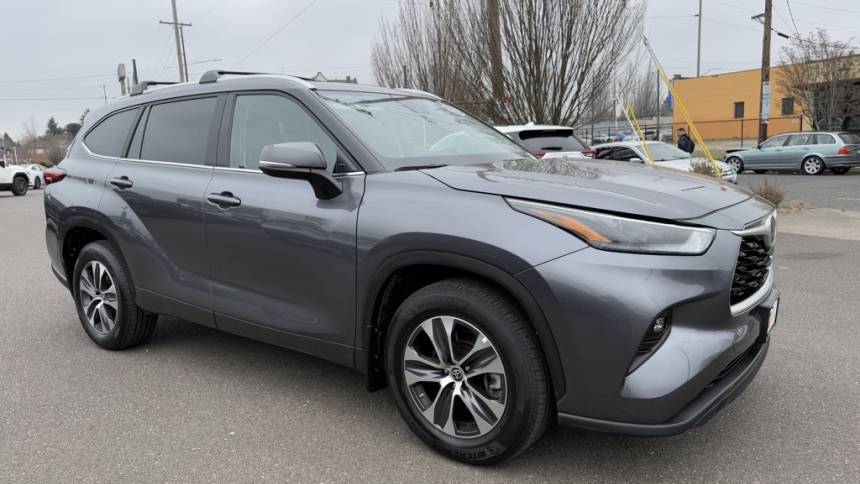 2023 Toyota Highlander XLE — SUV — 13,385 mi — Portland, OR