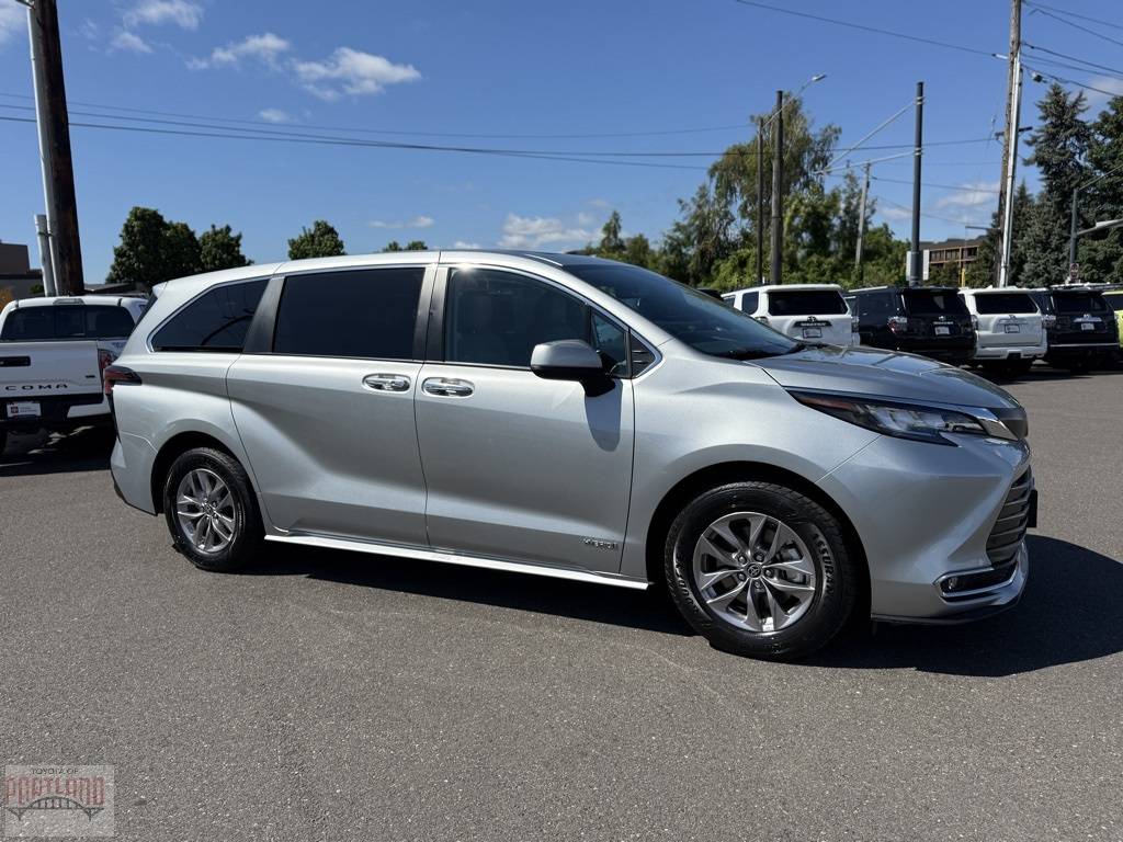2021 Toyota Sienna XLE — Minivan — 69,498 mi — Portland, OR