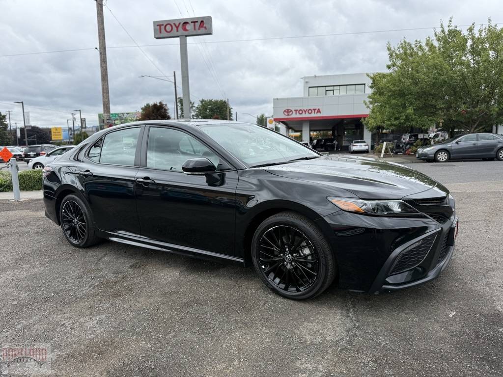 2022 Toyota Camry Hybrid SE — Sedan — 31,166 mi — Portland, OR