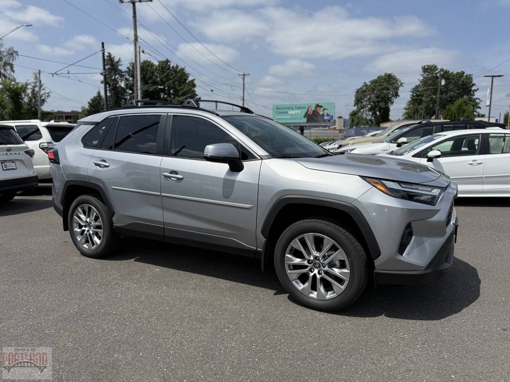 2025 Toyota RAV4 XLE Premium — SUV — 900 mi — Portland, OR