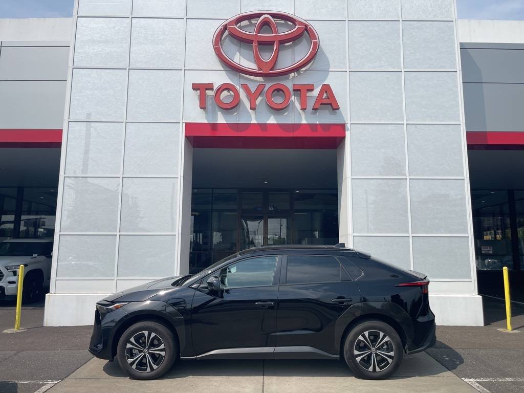 2025 Toyota bZ4X XLE — SUV — 8,409 mi — Portland, OR