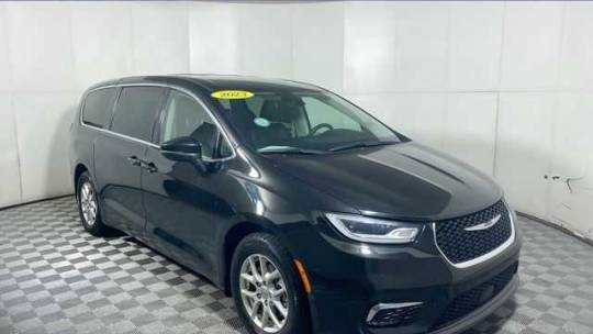 2023 Chrysler Pacifica Touring L — Minivan — 60,578 mi — Franklin, IN