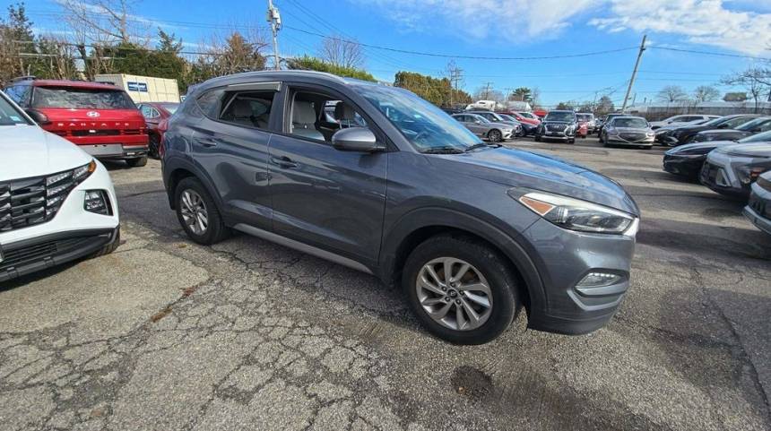 2017 Hyundai Tucson SE — SUV — 102,660 mi — Twinsburg, OH