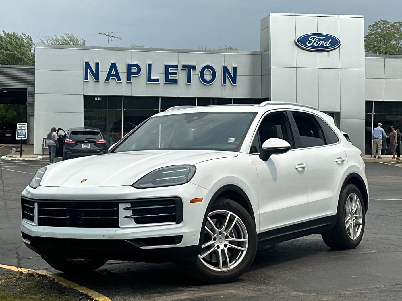2024 Porsche Cayenne Standard — SUV — 28,294 mi — Libertyville, IL