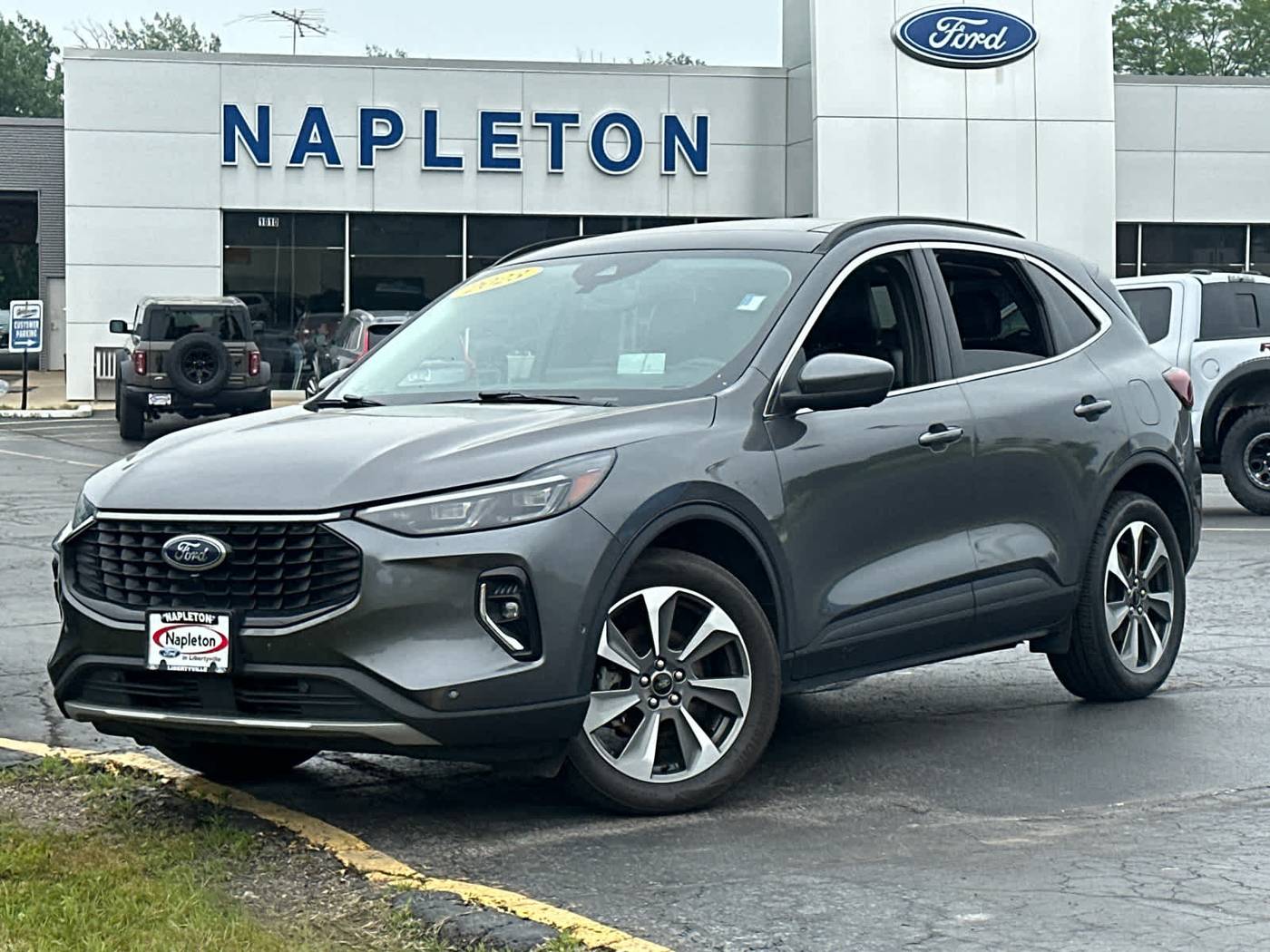 2023 Ford Escape Platinum — SUV — 37,615 mi — Libertyville, IL