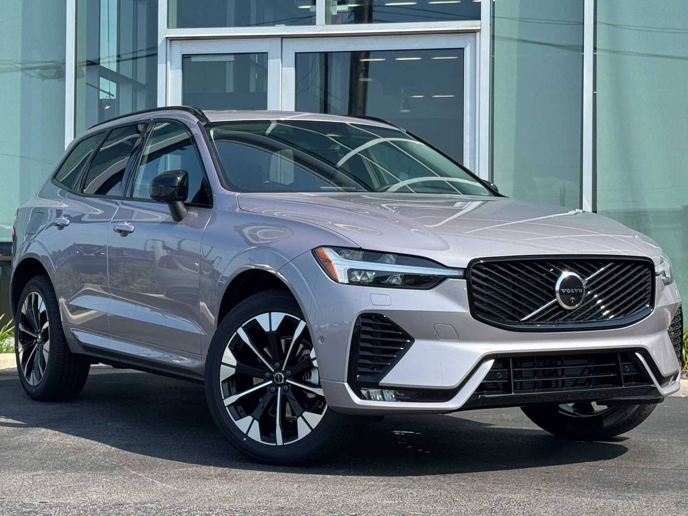2026 Volvo XC60 B5 Plus