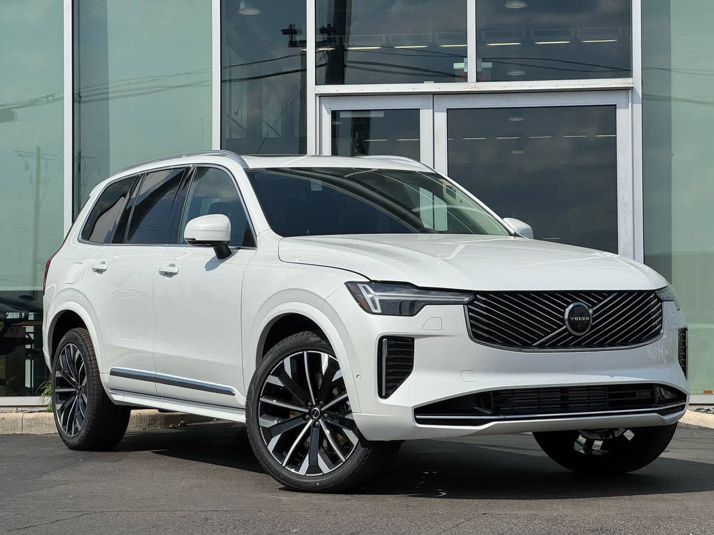 2025 Volvo XC90 T8 Ultra Bright Theme 7P