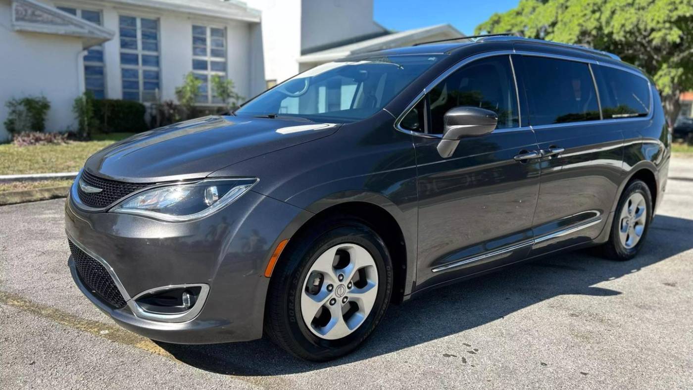 2017 Chrysler Pacifica Touring L Plus — Minivan — 128,125 mi — Hallandale, FL