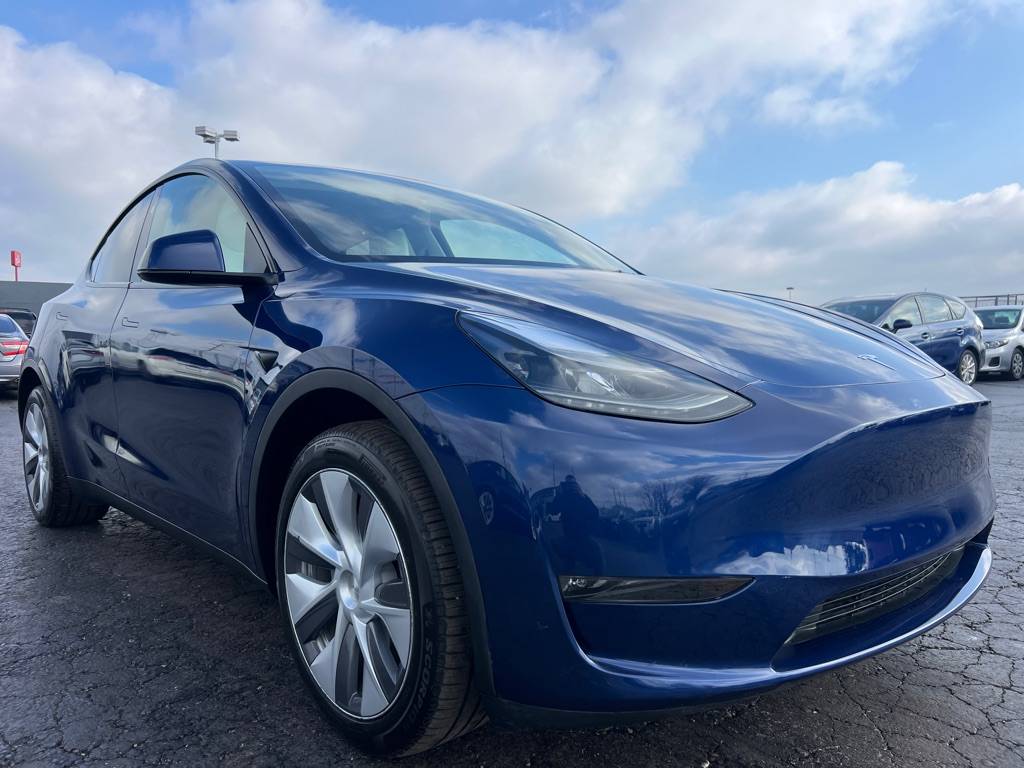 2023 Tesla Model Y Long Range — SUV — 5,835 mi — Franklin, OH