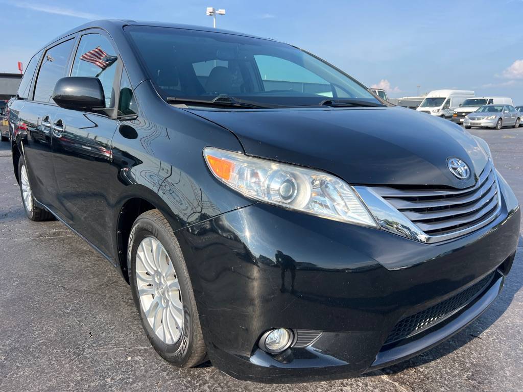 2015 Toyota Sienna XLE — Minivan — 132,721 mi — Franklin, OH
