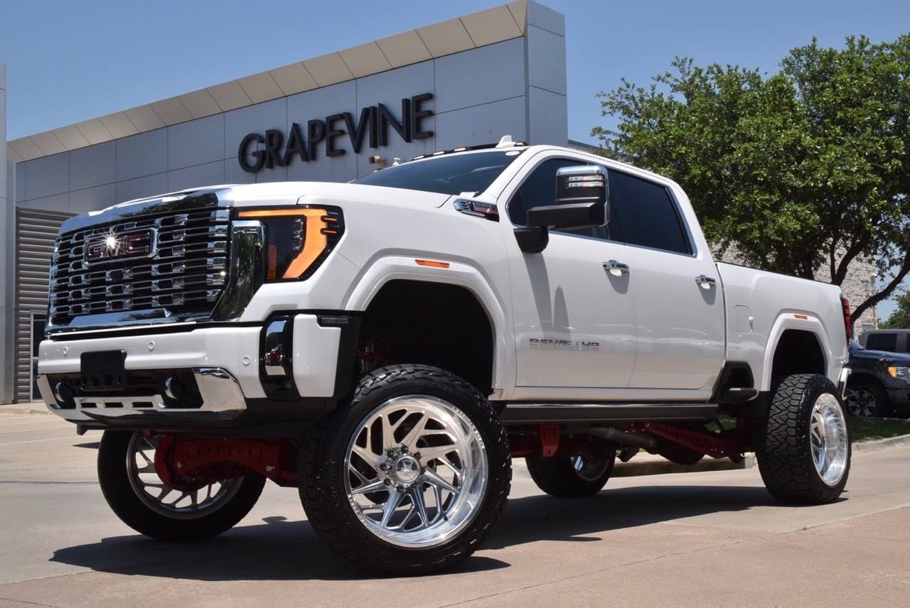 2024 GMC Sierra 2500HD Denali — Pickup Truck — 9,972 mi — Grapevine, TX