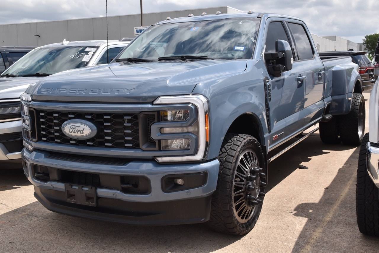 2023 Ford Super Duty F-350 LARIAT — Pickup Truck — 11,705 mi — Grapevine, TX