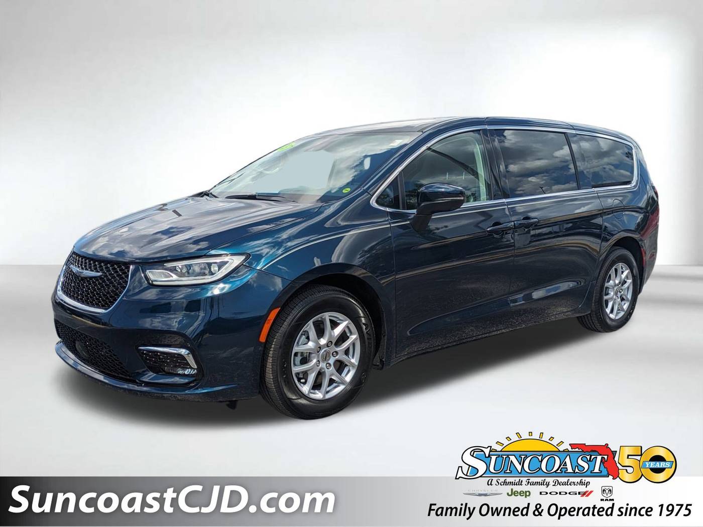 2023 Chrysler Pacifica Touring L — Minivan — 13,154 mi — Seminole, FL