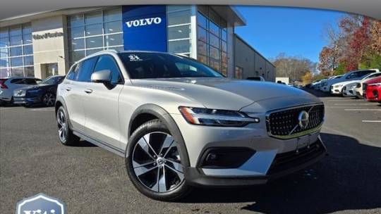 2024 Volvo V60 Cross Country Plus — Wagon — 18,015 mi — Tiverton, RI