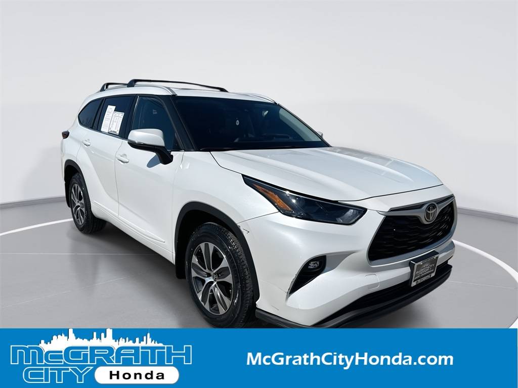 2022 Toyota Highlander XLE — SUV — 24,256 mi — Chicago, IL
