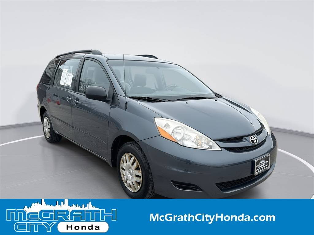 2010 Toyota Sienna CE — Minivan — 42,012 mi — Chicago, IL