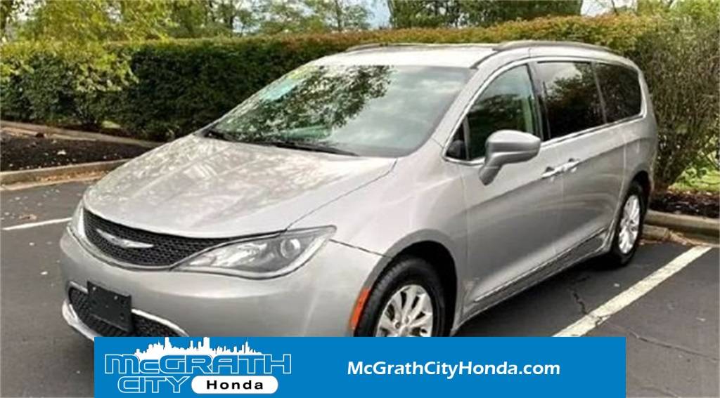 2017 Chrysler Pacifica Touring Plus — Minivan — 111,298 mi — Chicago, IL