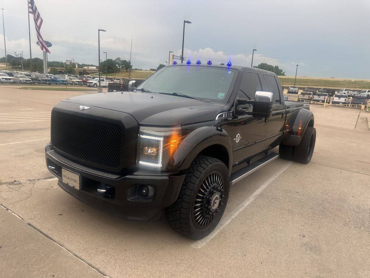2015 Ford Super Duty F-350 Platinum — Pickup Truck — 301,730 mi — Grand Prairie, TX