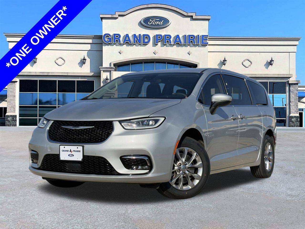 2023 Chrysler Pacifica Touring L — Minivan — 72,274 mi — Grand Prairie, TX