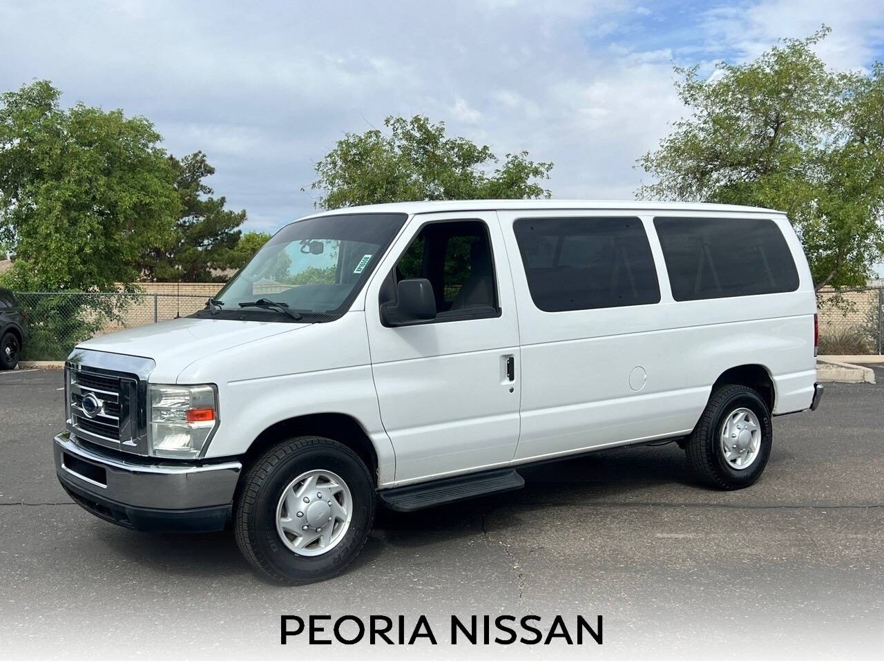 2013 Ford Econoline Wagon E-350 Super Duty XLT — Passenger Van — 166,807 mi — Peoria, AZ