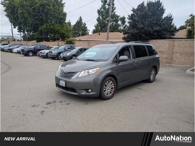 2012 Toyota Sienna XLE — Minivan — 203,010 mi — Hayward, CA