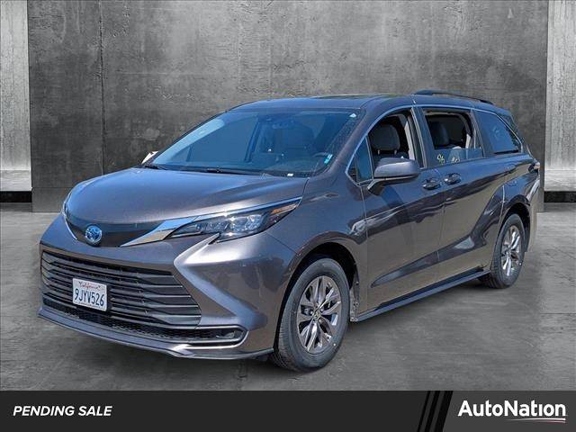 2024 Toyota Sienna LE — Minivan — 32,030 mi — Hayward, CA