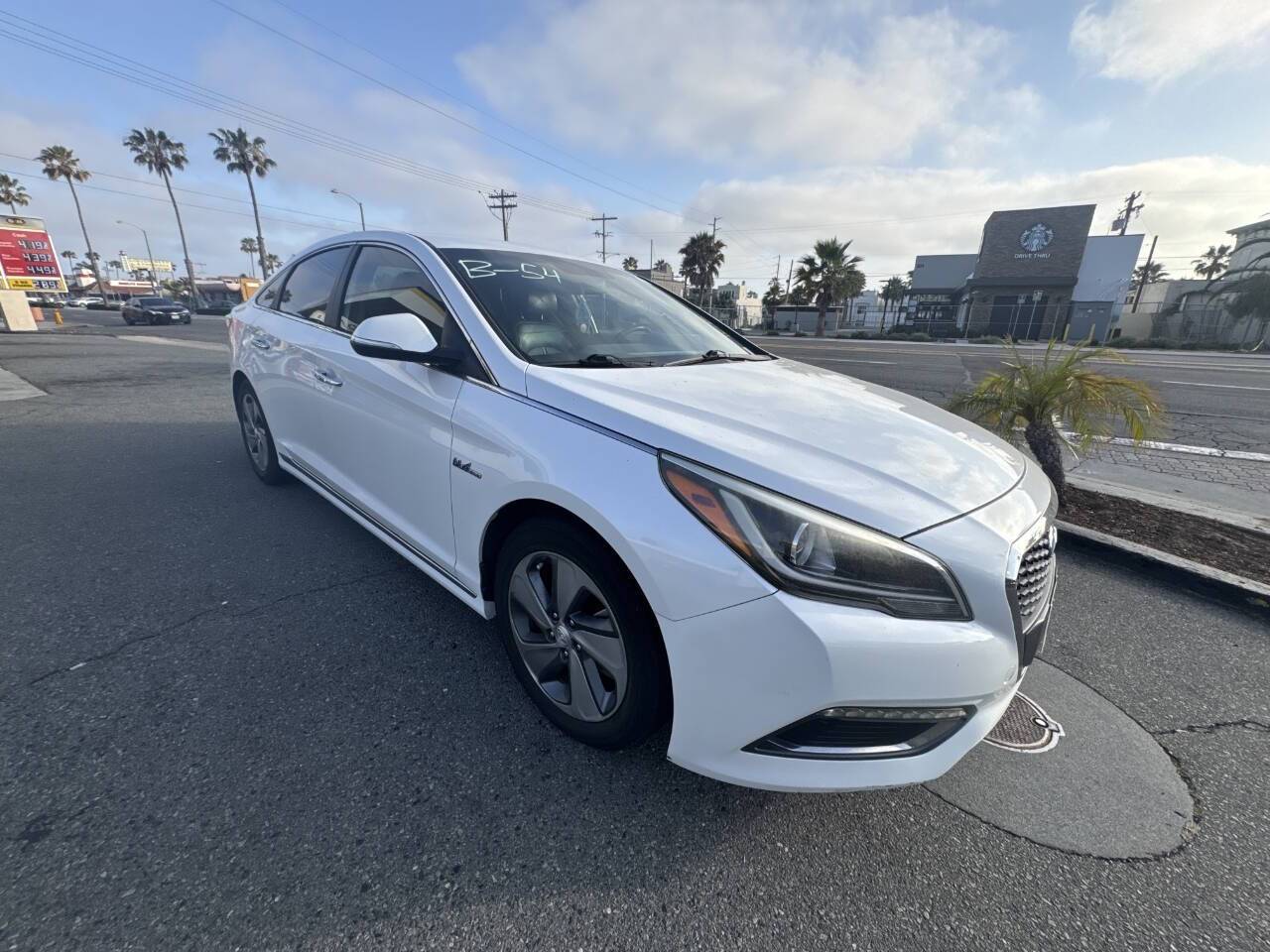 2017 Hyundai Sonata Hybrid Limited — Sedan — 140,142 mi — Oceanside, CA