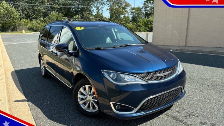 2017 Chrysler Pacifica Touring L — Minivan — 101,944 mi — Baltimore, MD