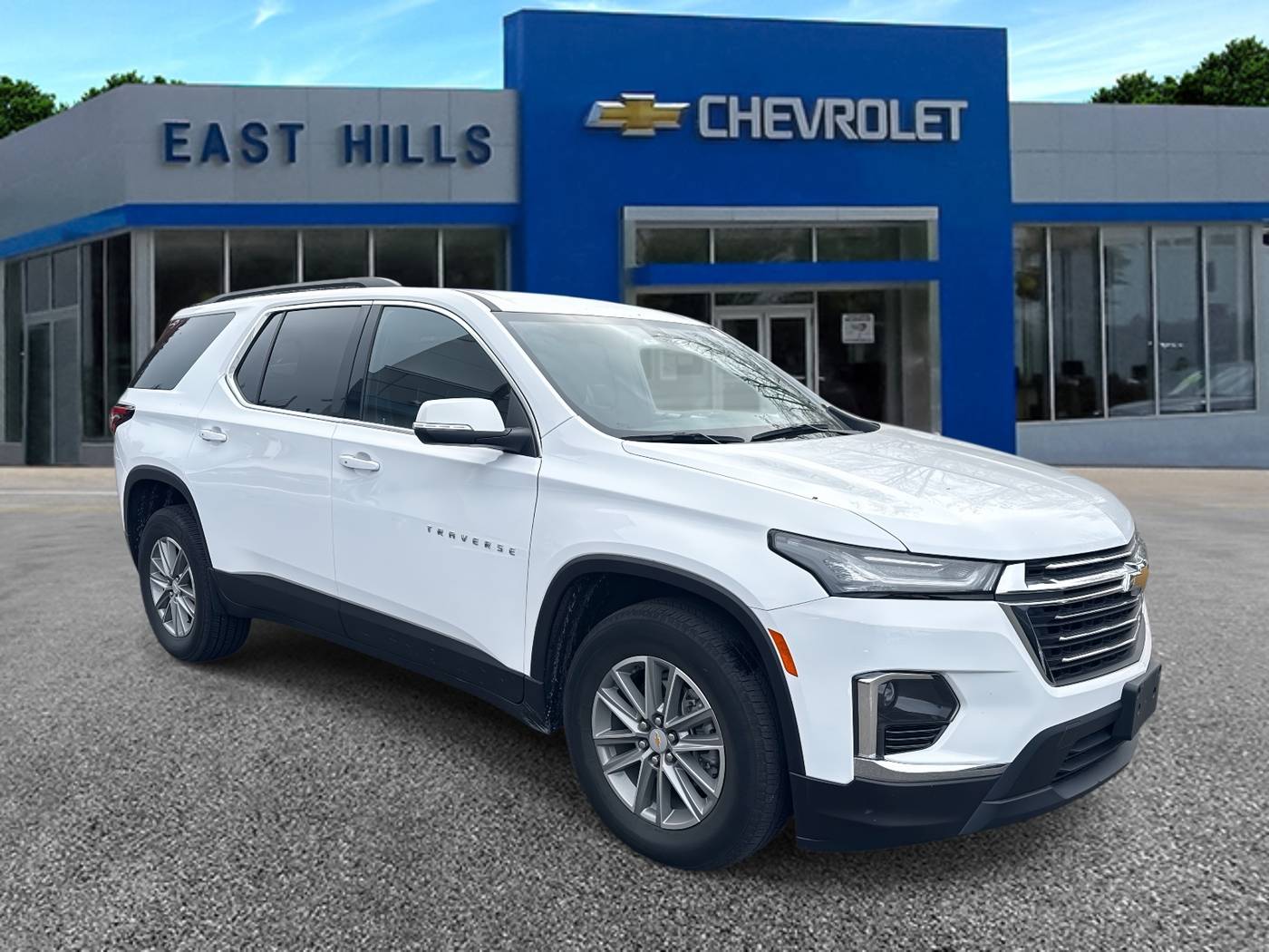2023 Chevrolet Traverse LT Cloth — SUV — 18,504 mi — Roslyn, NY