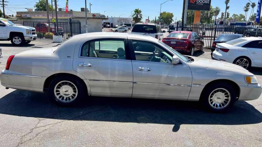 2000 Lincoln Town Car Cartier For Sale in Fresno CA