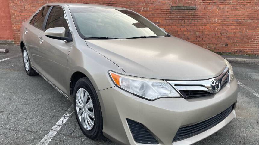2014 Toyota Camry LE — Sedan — 119,698 mi — Burlington, NC