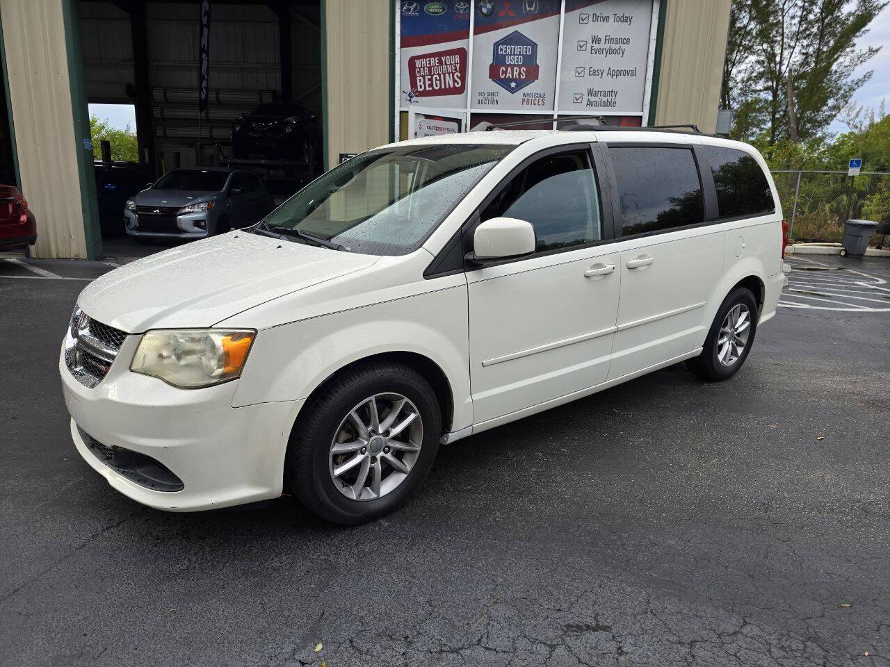 2013 Dodge Grand Caravan SXT — Minivan — 84,304 mi — Pompano Beach, FL