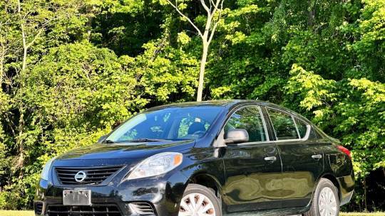 2013 nissan versa black