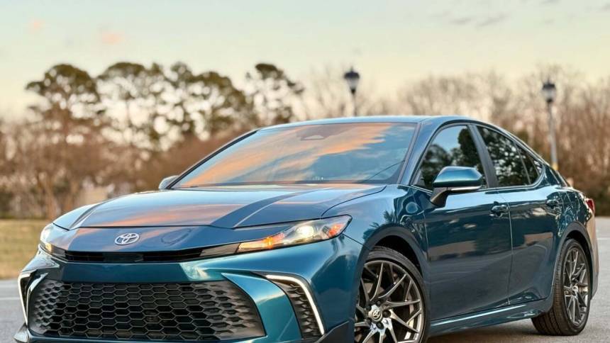 2025 Toyota Camry SE — Sedan — 459 mi — Greensboro, NC