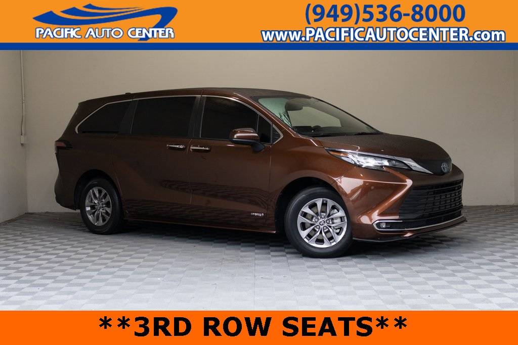 2021 Toyota Sienna XLE — Minivan — 50,620 mi — Costa Mesa, CA
