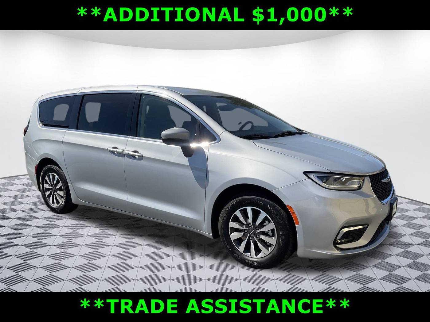 2023 Chrysler Pacifica Hybrid Touring L — Minivan — 53,691 mi — Mount Vernon, WA
