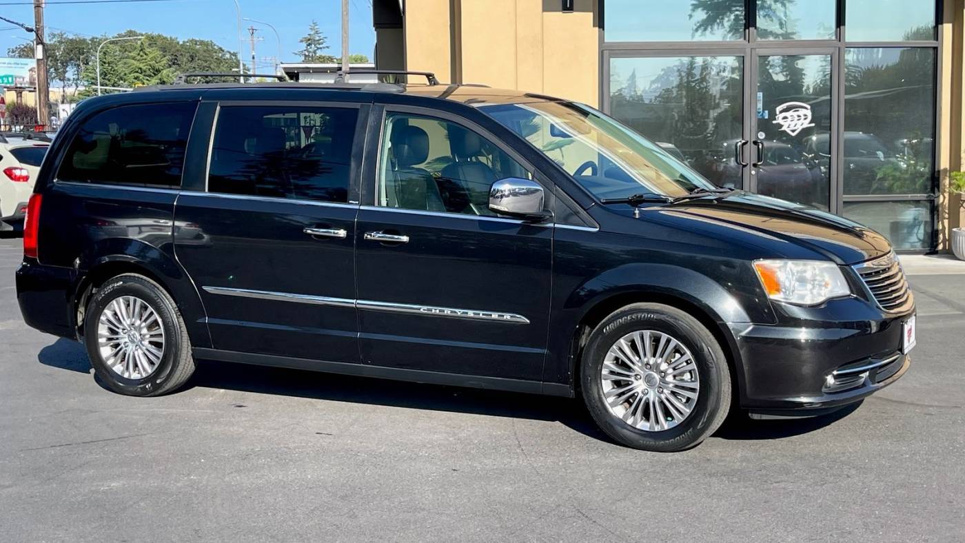 2013 Chrysler Town & Country Touring-L — Minivan — 132,255 mi — Lakewood, WA