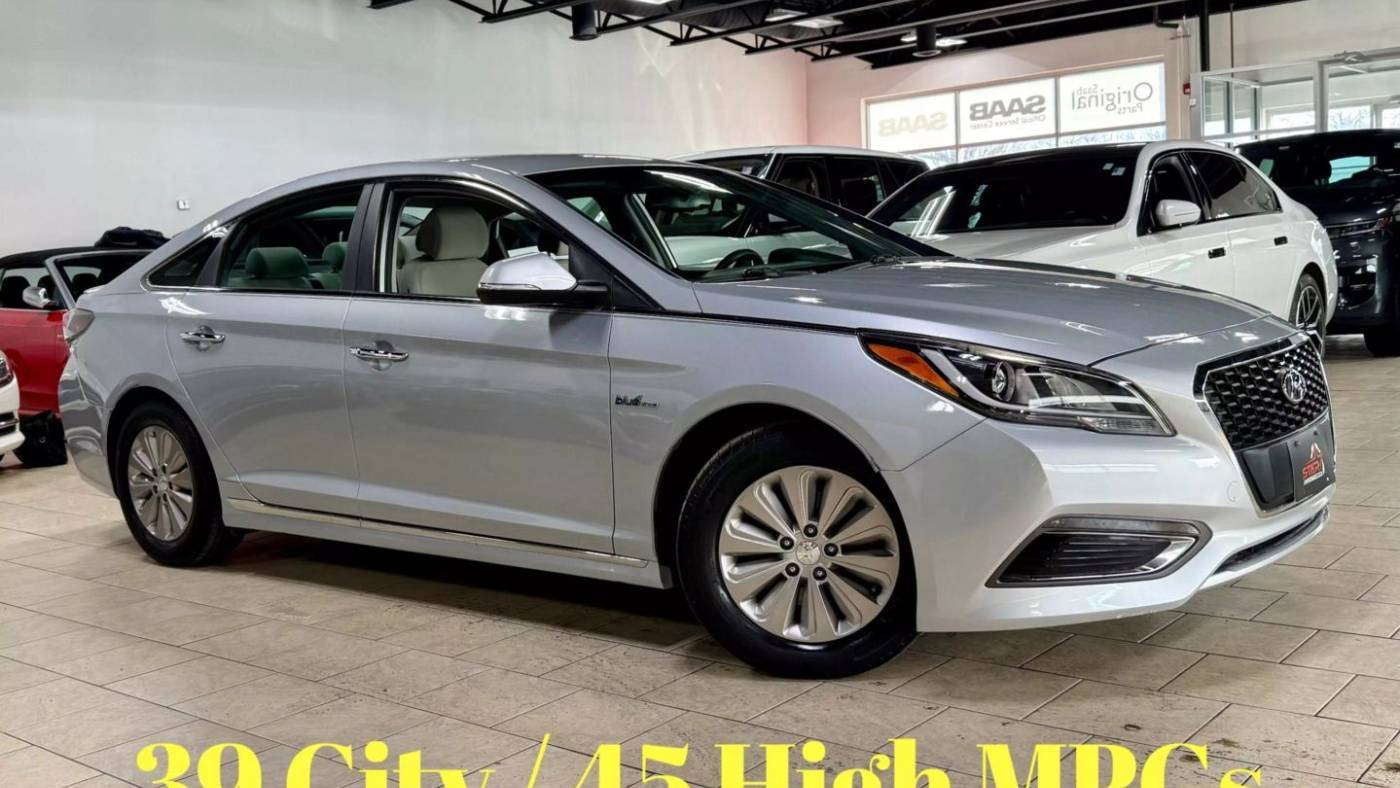 2017 Hyundai Sonata Hybrid SE — Sedan — 123,304 mi — Downers Grove, IL