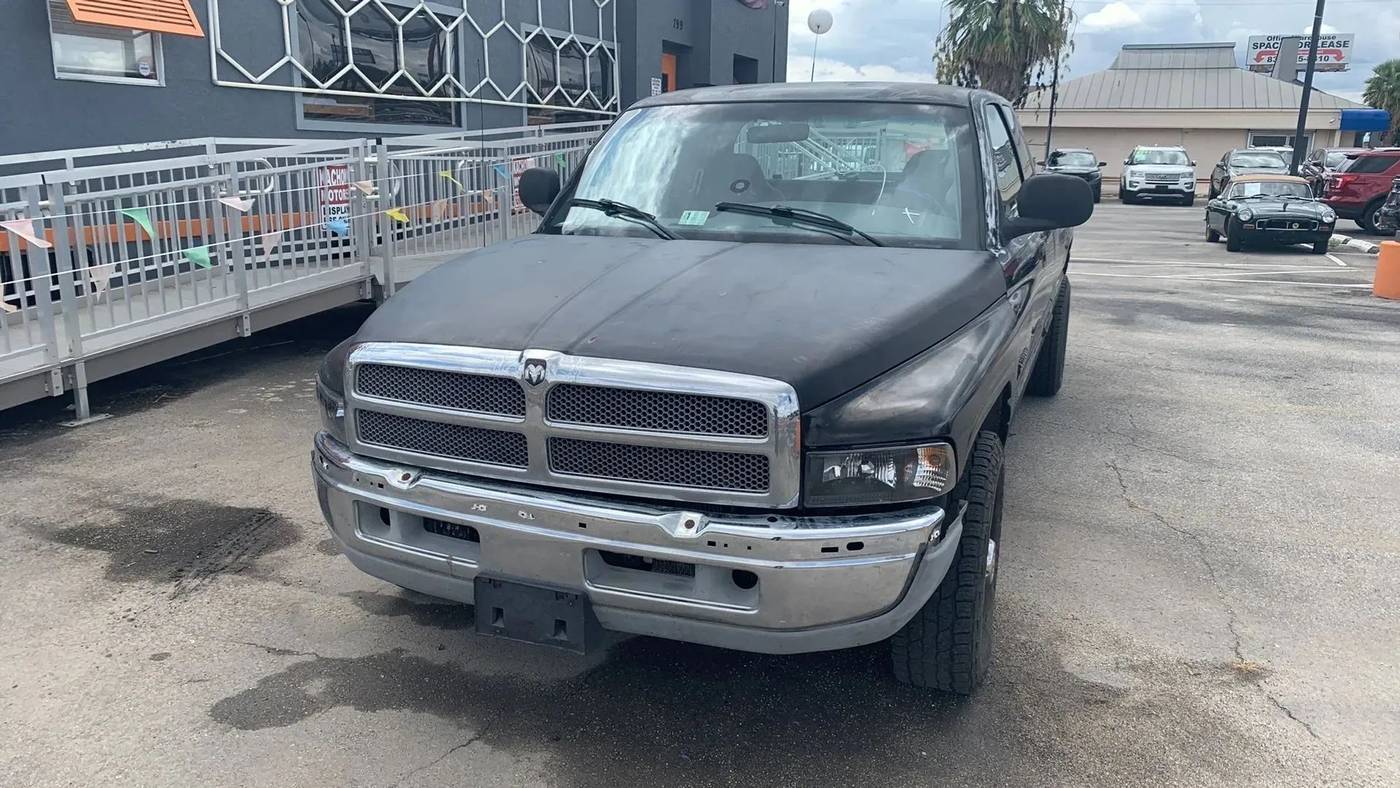 2001 Dodge Ram 2500 Base — Pickup Truck — 235,361 mi — San Antonio, TX