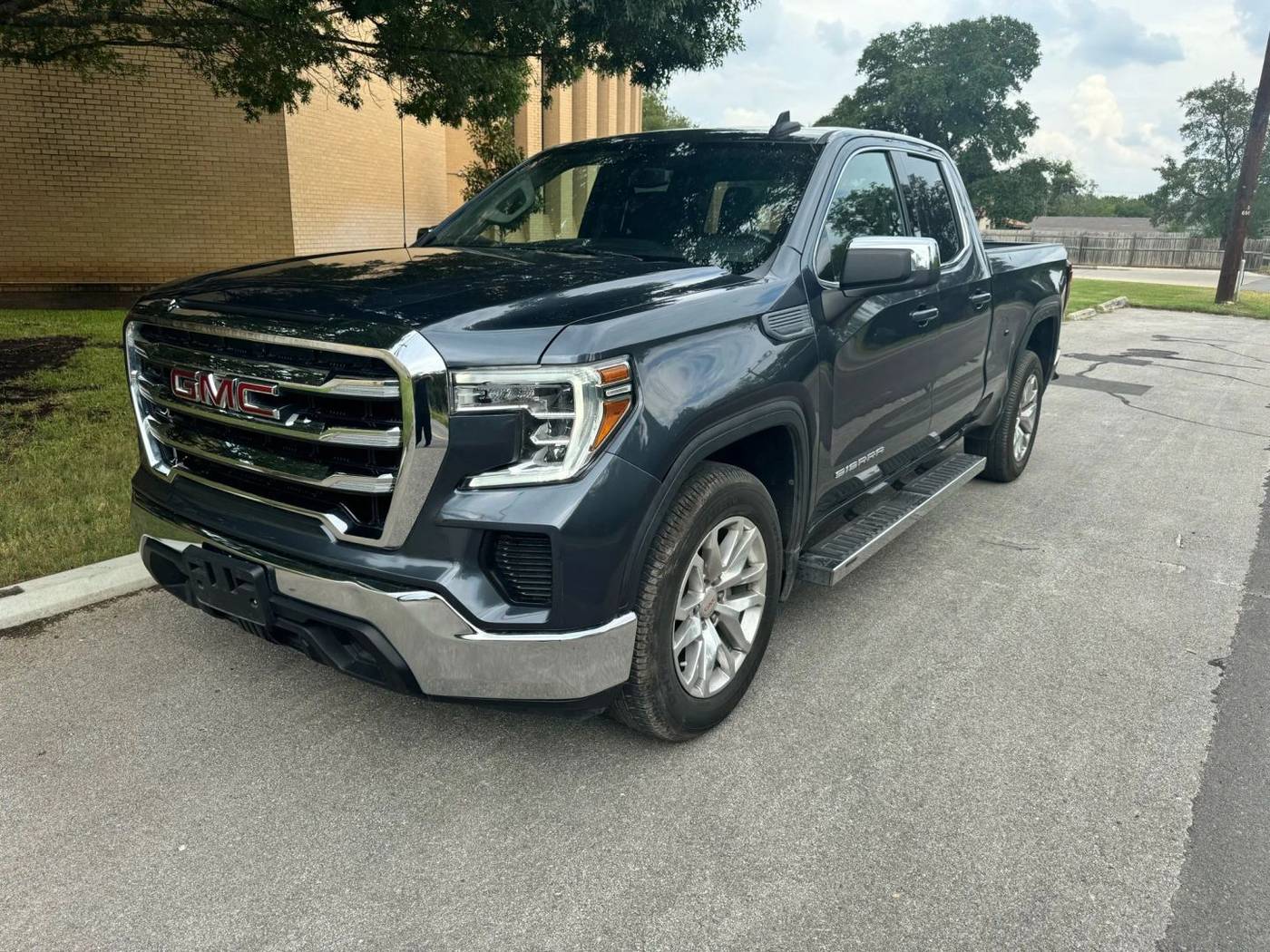 2021 GMC Sierra 1500 SLE — Pickup Truck — 87,655 mi — San Antonio, TX