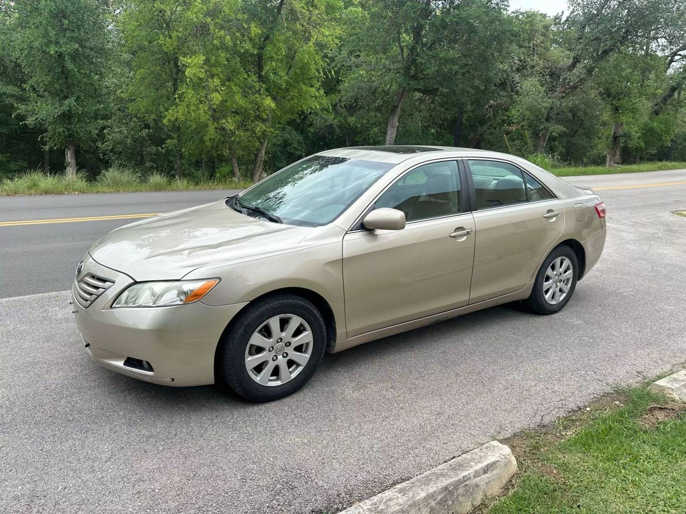 2009 Toyota Camry XLE V6 — Sedan — 114,000 mi — San Antonio, TX