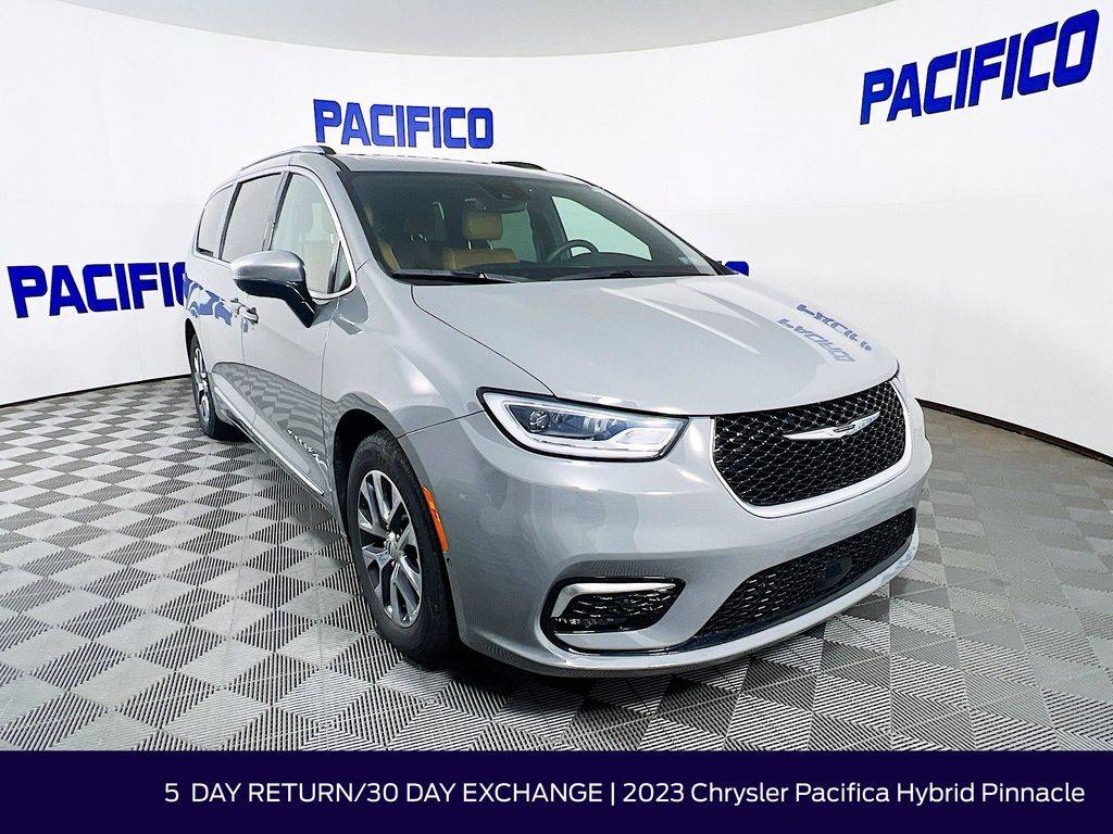 2023 Chrysler Pacifica Hybrid Pinnacle — Minivan — 23,716 mi — Philadelphia, PA
