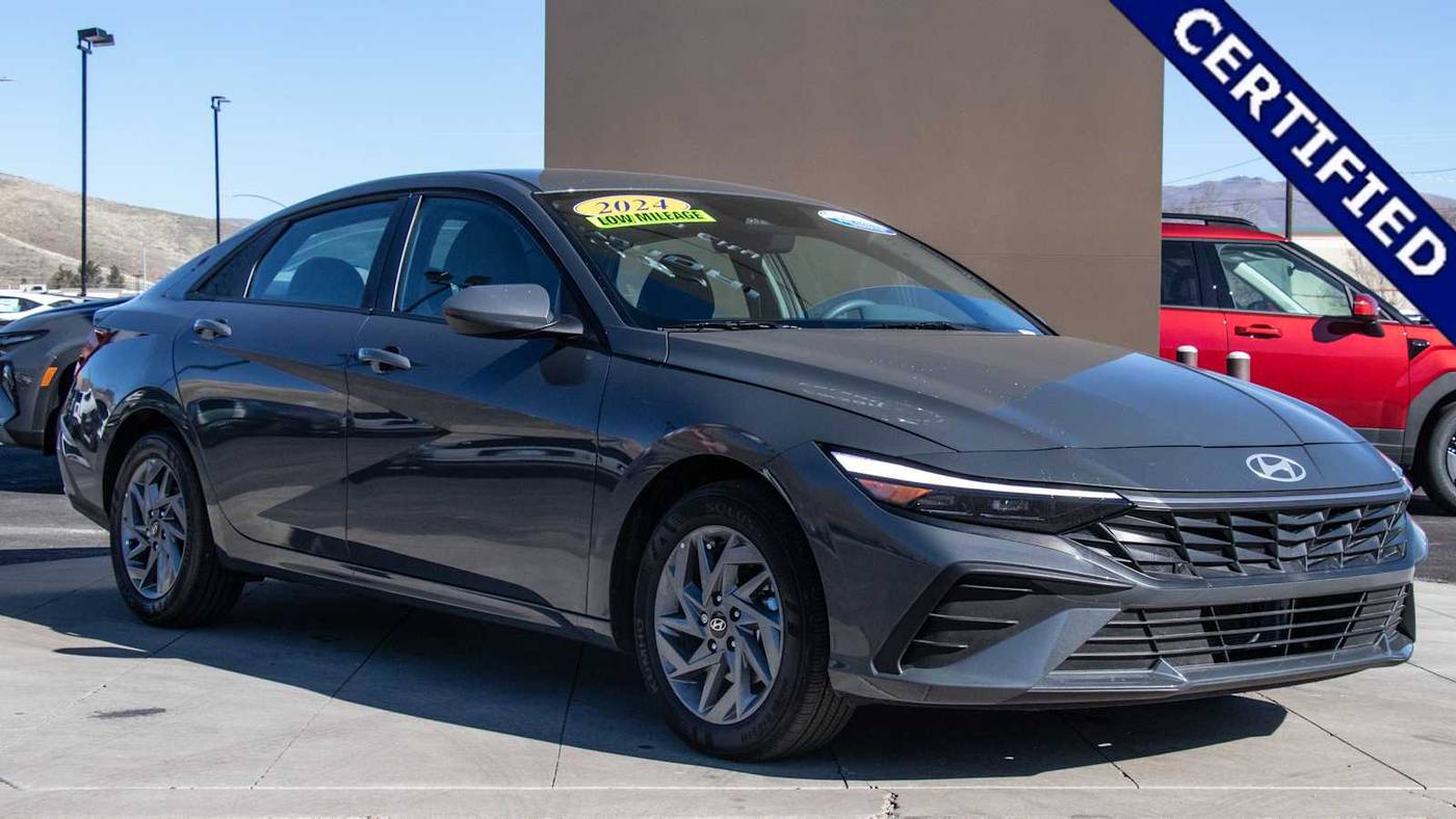 2024 Hyundai Elantra Hybrid Blue — Sedan — 3,804 mi — Carson City, NV